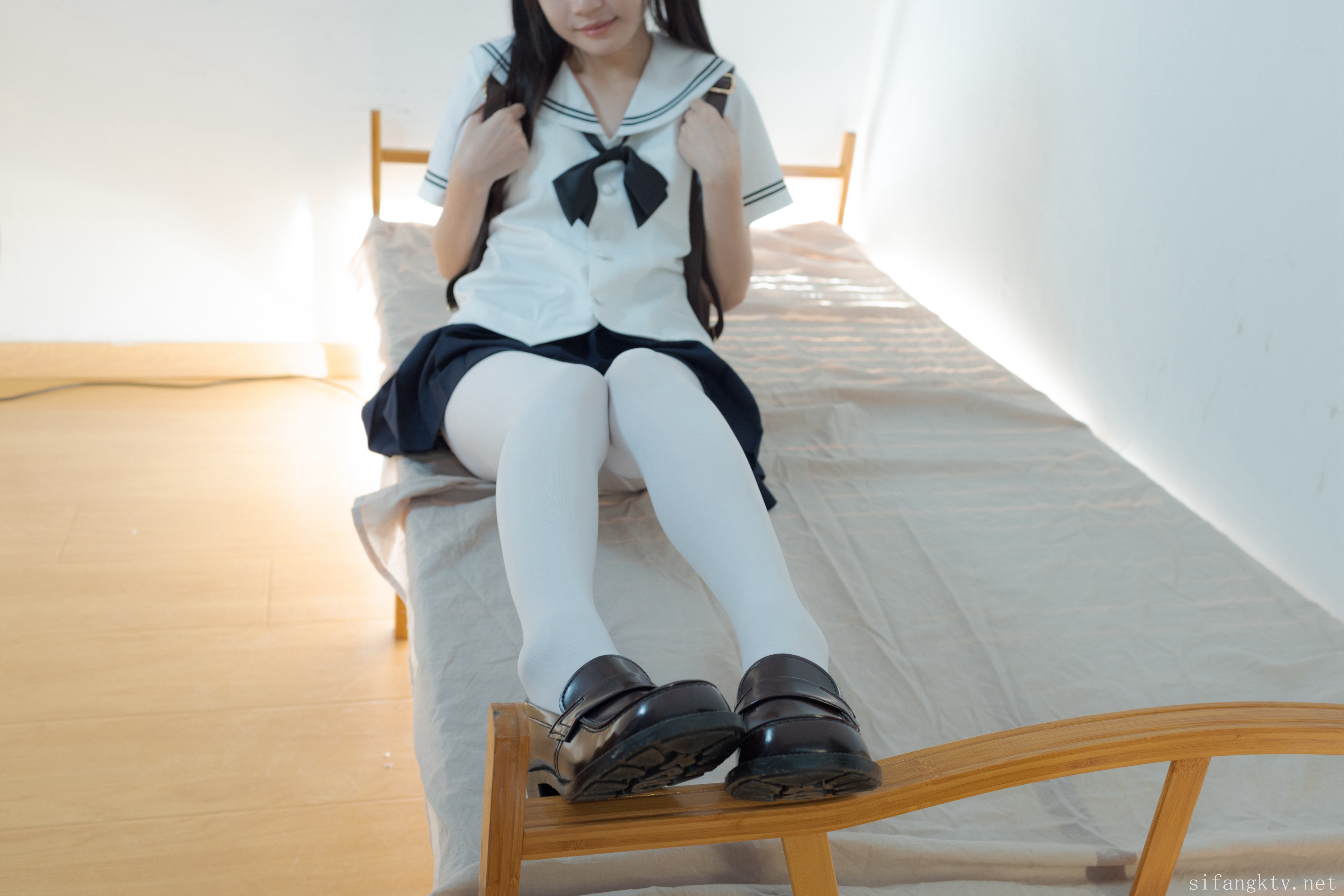 内部定制 NO.06 双马尾少女胶带捆绑 跳D调教 [130P-1V-2.95GB]-雪绒社